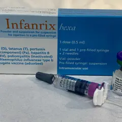 DTP szczepionka Infanrix hexa, chroniąca przed 6 chorobami, w opakowaniu z fiolką i strzykawką.