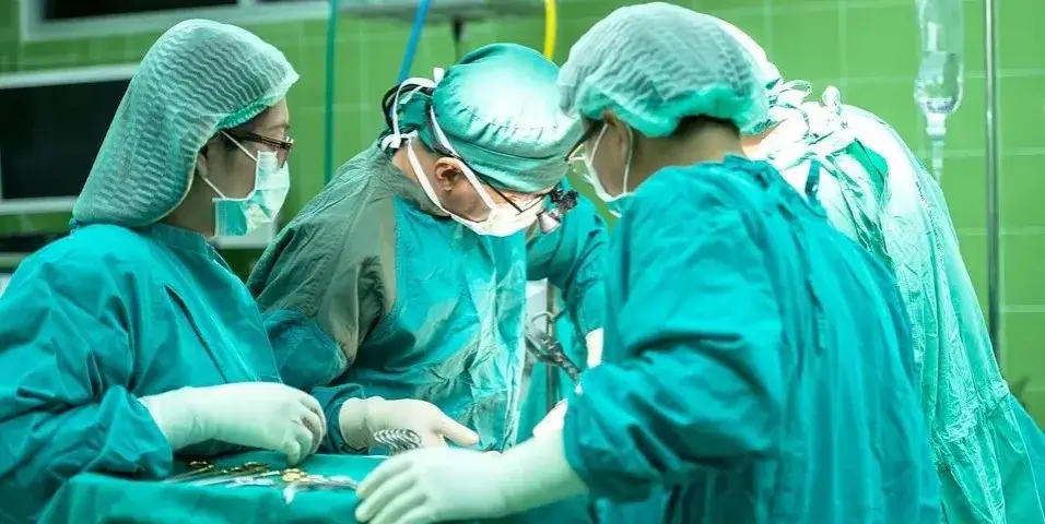 Zdjęcie Neurochirurg kto to: Rola, kwalifikacje i znaczenie w medycynie